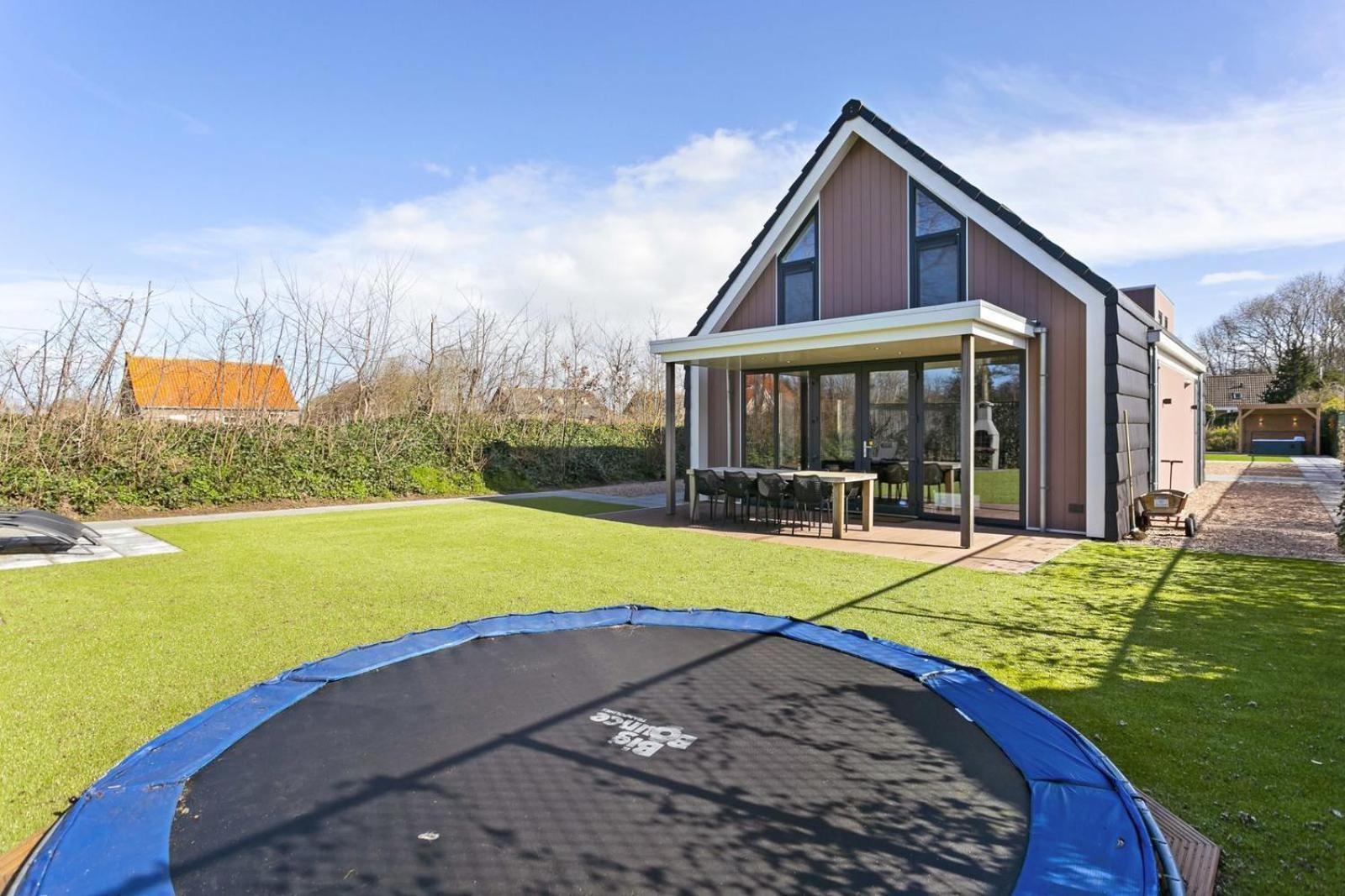 Villa Mastlo: Spacious 10-Person Garden Retreat Near Beach Ouddorp Exterior photo